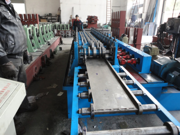 Many sizes shelf  panel rolling machine