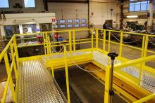 Platform material lift hydraulic