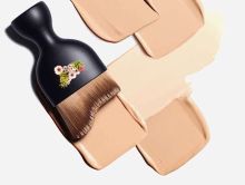 Face contour liquid foundation brush