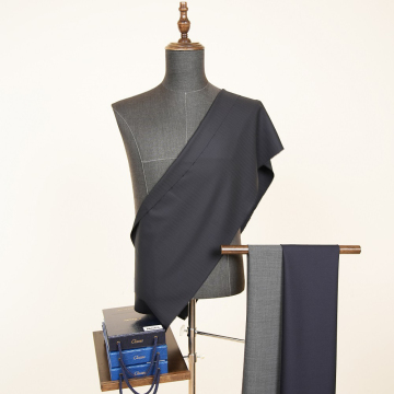 Herringbone Italian Suiting Fabric: 70% Wool Polyester Blend for Men's Suits