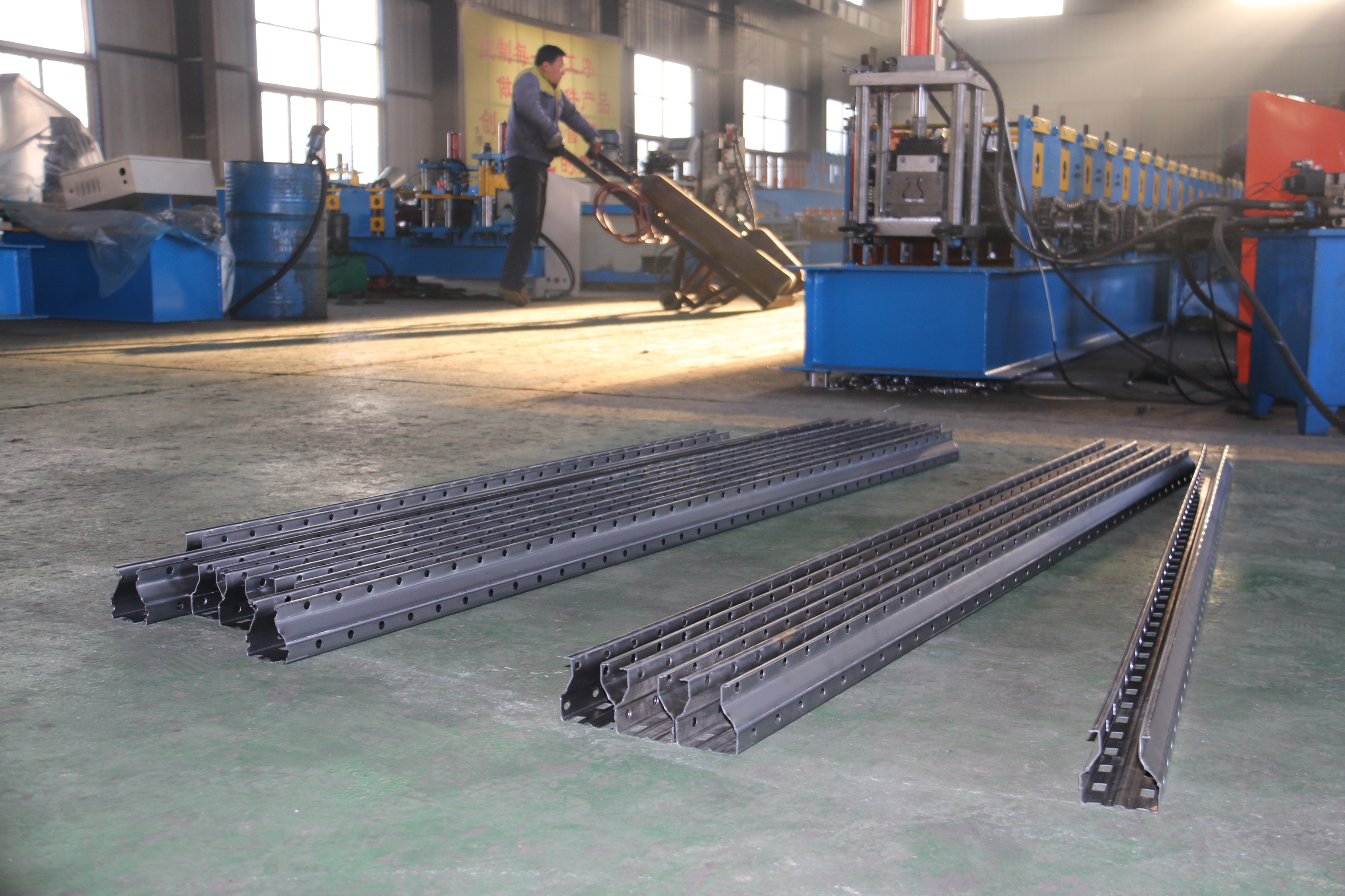 Hydraulic Press Easy Install Storage Rack Roll Forming Machine