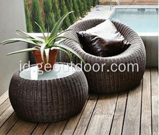 Furnitur Outdoor Modern Dengan Bantal