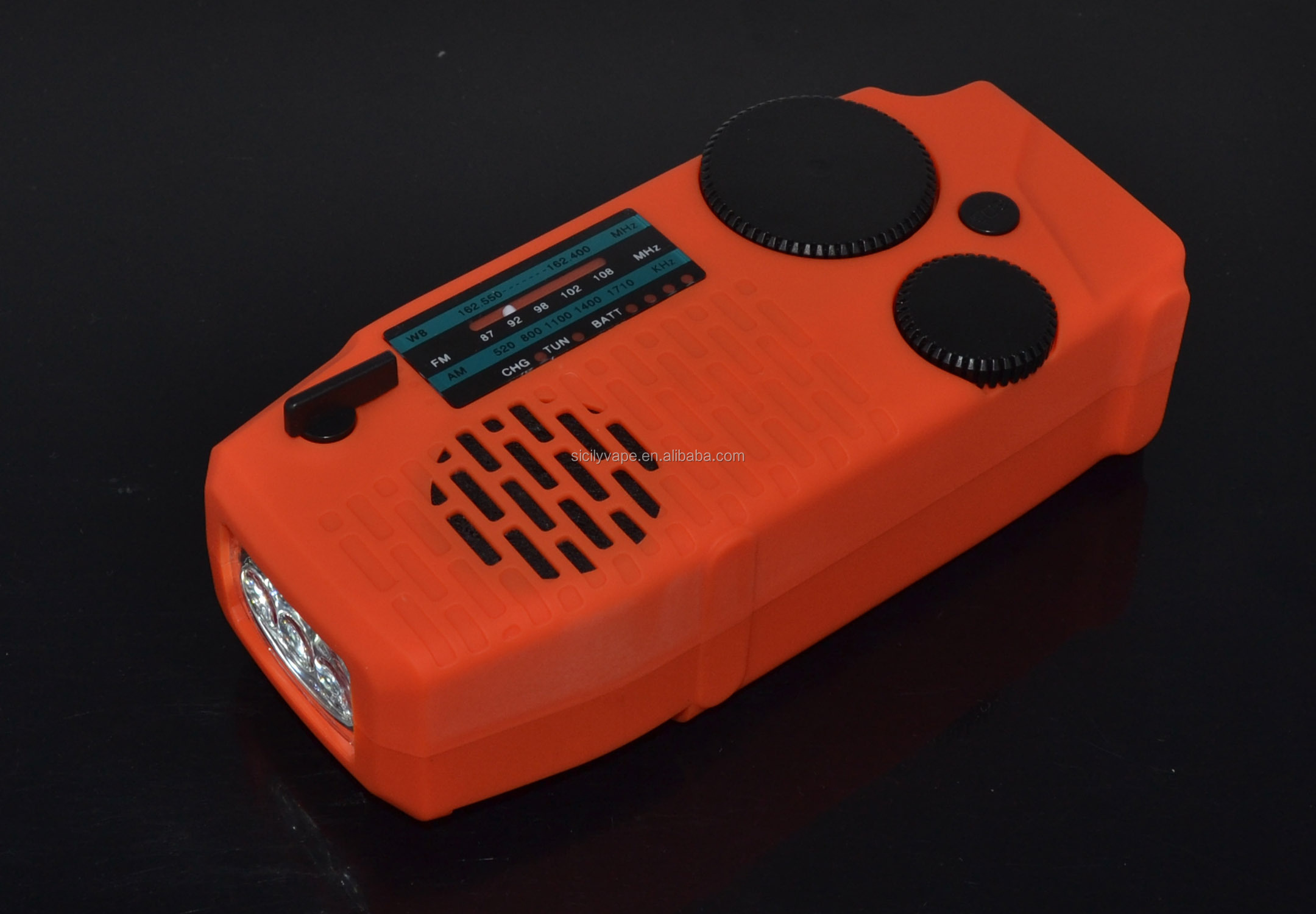 Portable Emergency Solar/Dynamo/DC & AM/FM/NOAA Radio & LED Flashlight & 2000mAh Charger Power Bank