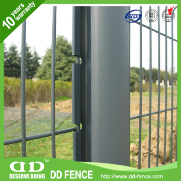 Curvy welded metal panel fencing systems