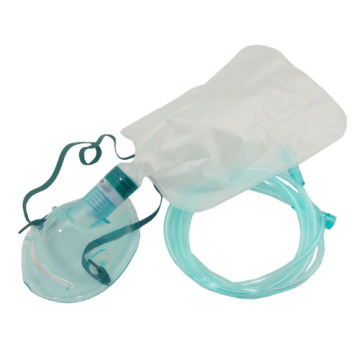 Medical oxygen mask with reservoir bag