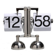 Cute Robot-Shape Flip Clock com 2 pedestais