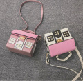 Nuevo estilo Collision Color Originality Strange Little House Cartoon encantador bolso de personajes individuales