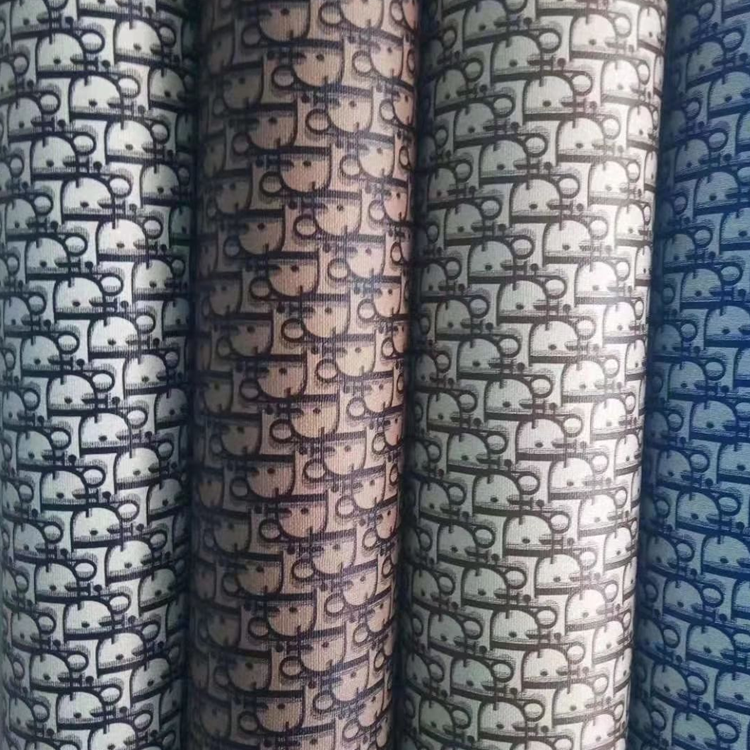 Kunstpolster aus PVC-Print mit Lederbezug