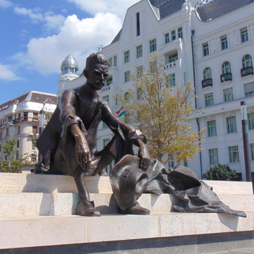 modern garden decoration metal craft bronze sitting man sculpture