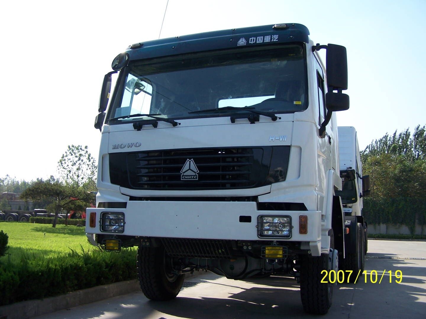 SINOTRUK HOWO tractor truck 6x6 prime mover for sale