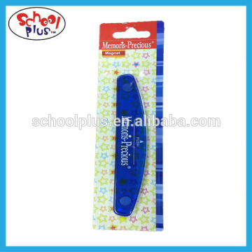 memo holer plastic magnet for holding paper