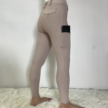 Mädchen reiten volle Silikonhose