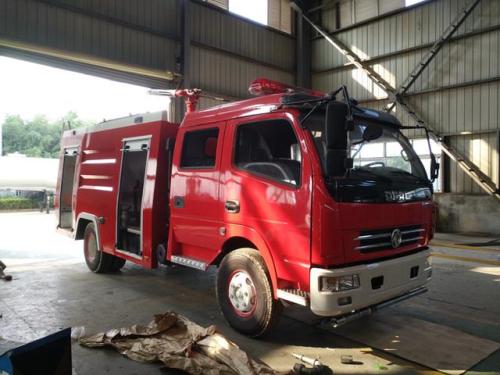 Camión de bomberos de agua y espuma 3T