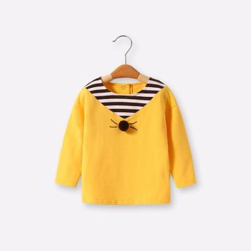 Pull bébé mignon avec col