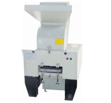 Strong crushing  plastic machine