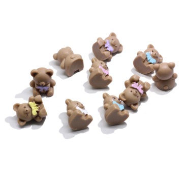 Kawaii Flat Back Resin Bear mit Bowknot Anhänger Charms Puppenhaus Hübsches Spielzeug Kinder Haarspangen Kopfzubehör