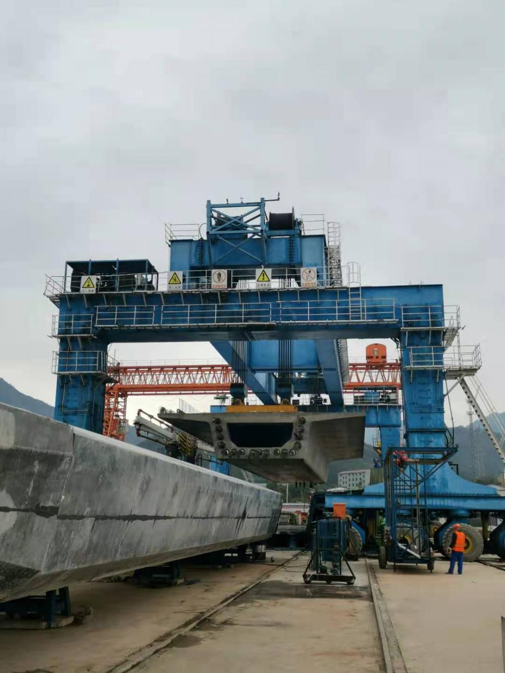 Hydraulische Kastenträgerschalung mit voller Spannweite