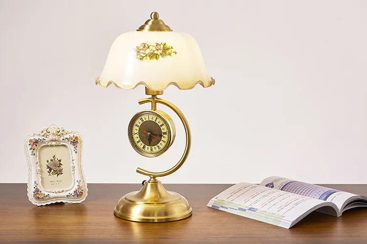 Retro Elegant European Study Room Display Ornament Lighting Flower Shade Metal Desk Table Lamp