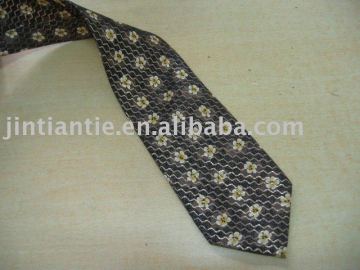 Silk pleated necktie