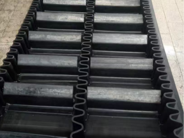 Corrugated sidewall with cleated conveyor rubber belt