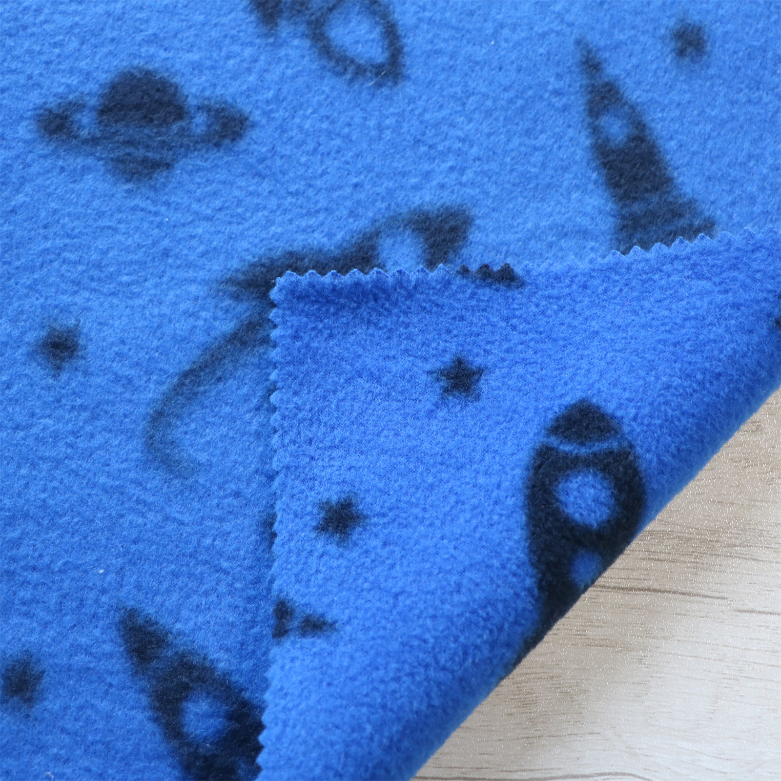 100% Polyester zwei Seitenbürsten eine Seite Antipillieren gedruckter Polar -Fleece -Stoff
