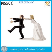 Popular couple comedy humorous Resin Figurine for Wedding Cake