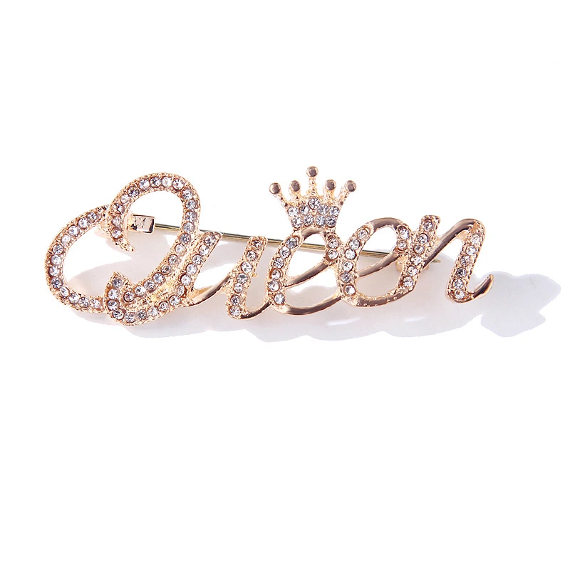 Queen Letter Simple Web Celebrity Brooch Lady Lovely Day Ins Brooch Collar Button Anti Light Accessories