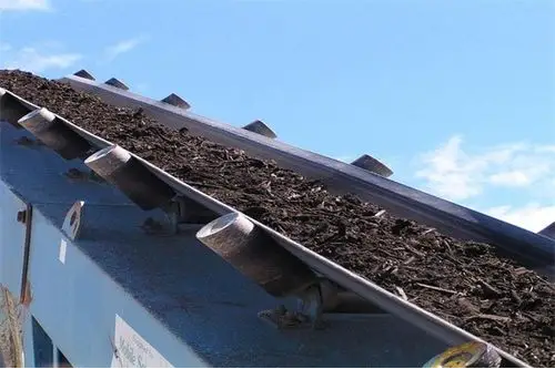 Self cleaning conveyor belt