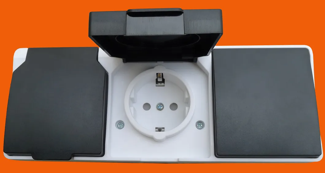 IP54 Schuko Socket Outlet with Cover with Grounding 250V