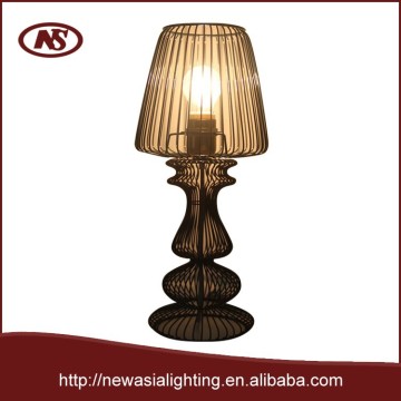 Wire metal table lamp