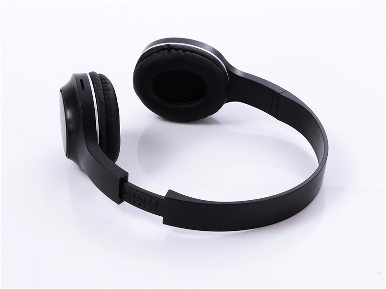 wireless stereo headphone with TF slot