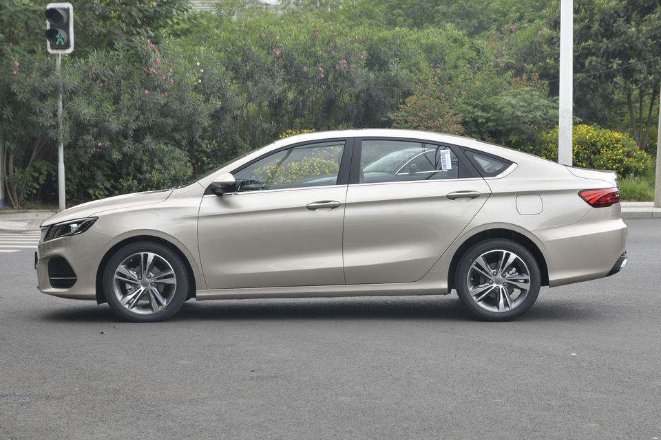 Used Geely cars Cheap Geely Binyue Cars Left Hand Drive CarModel 1.5 Turbo 177HP 5 Doors 5 Seats Used Car for Sale