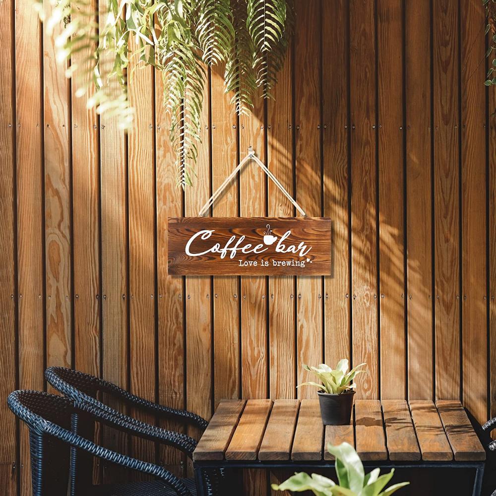 Dấu hiệu quán cà phê với gỗ pallet mộc mạc
