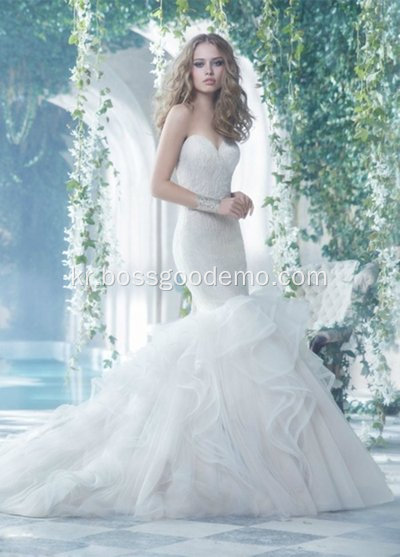 흰색 걸레질 웨딩 드레스