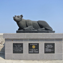 Custom animals sculpture life size stone cows and bulls statue for outdoor ornament