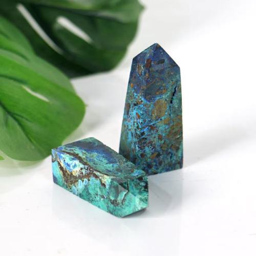 天然水晶蓝色蓝酸盐塔用于装饰