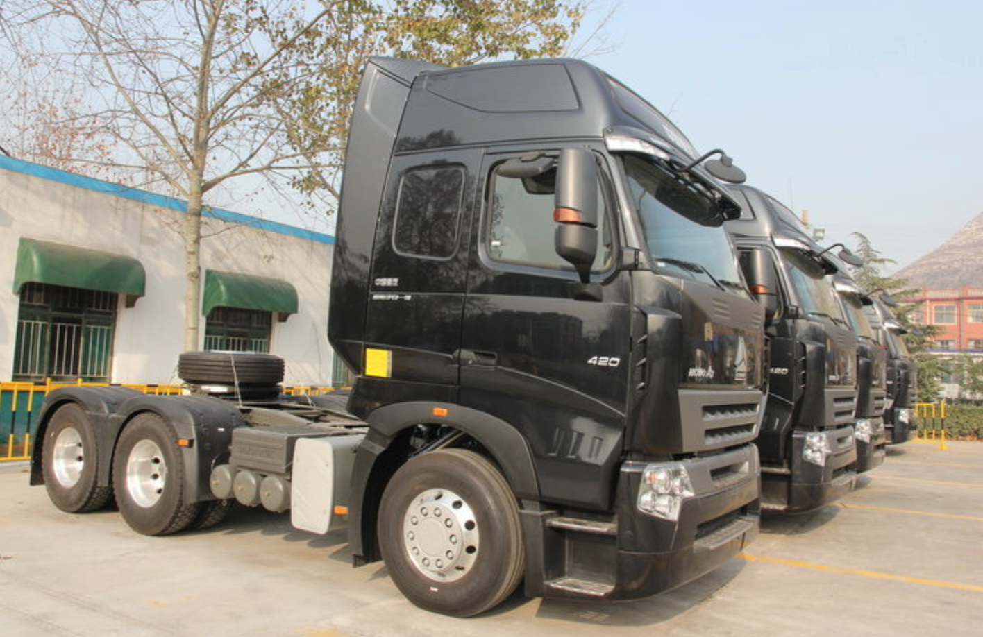 A7 SINOTRUK 6x4 road tractor truck