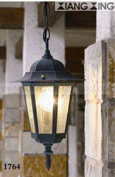 Classic outdoor wall lantern