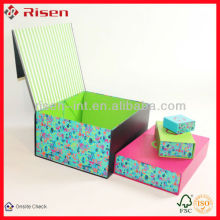 folding paper box with magnet closure