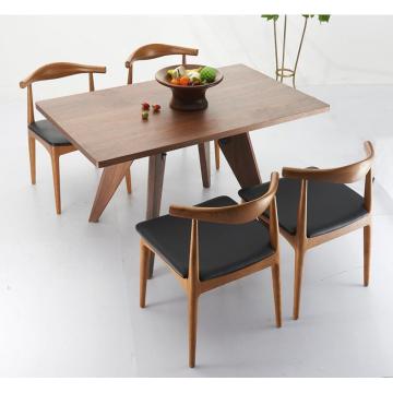 Ellbogenstuhl / Hans J Wegner Stuhl