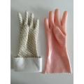 Los guantes transparentes de la cocina.