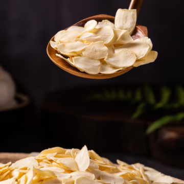 1st Grade Dehydrated Garlic Flakes with roots