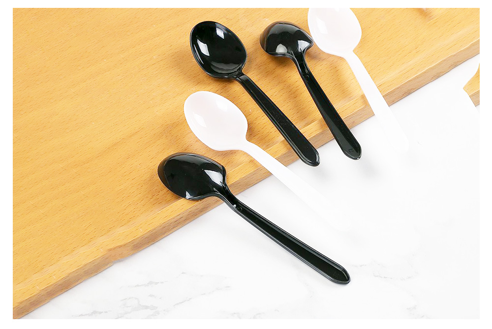Colheres de plástico descartáveis multicoloridas X Multi-color Disposable Plastic Spoons X