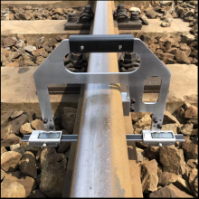 Digital rail web gauge for measuring rail web wear