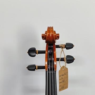 Viola de qualité moyenne usine à la main