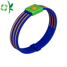 Пользовательский силиконовый браслет с двумя цветами Мягкий тисненный браслет