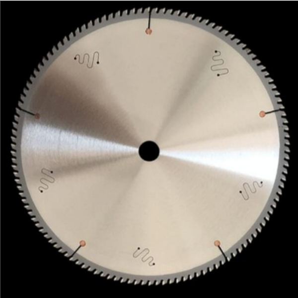 Tungsten carbide saw blades for cutting aluminium alloys 