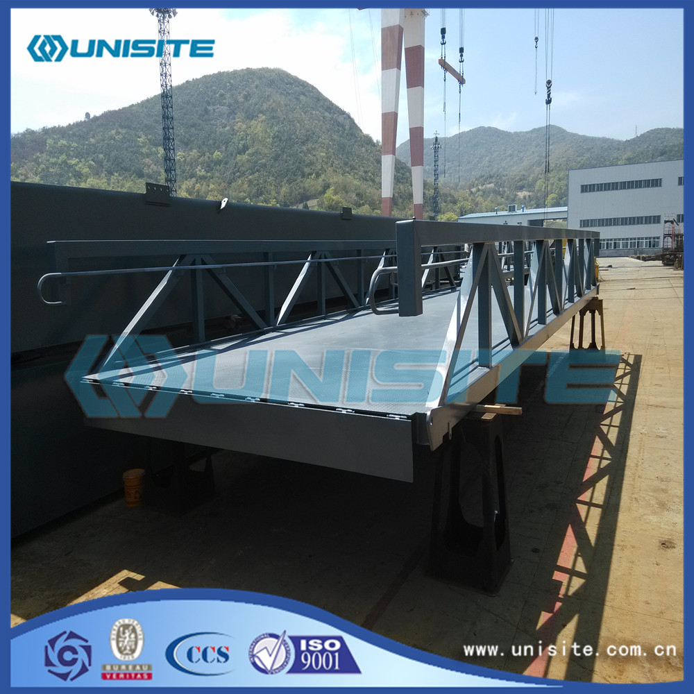 Marine construction floating platform