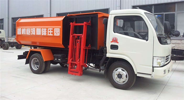 العلامة التجارية الجديدة دونغفنغ 5cbm شاحنة القمامة محمل الجانب