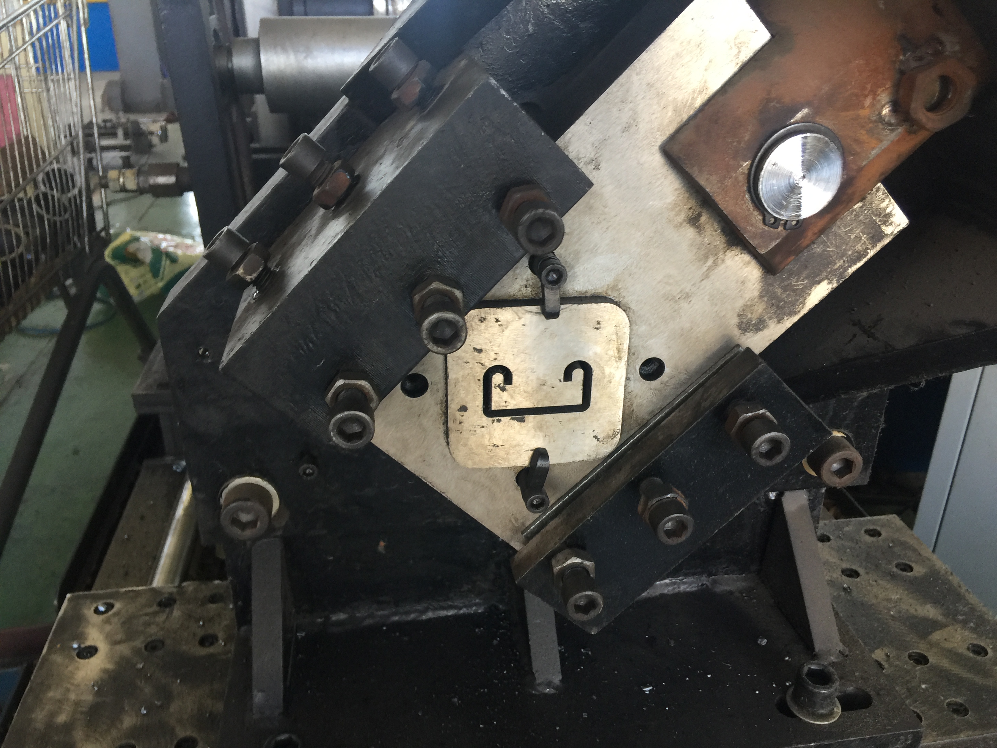 macchina di formazione del canale del puntone solare solar strut channel forming machine